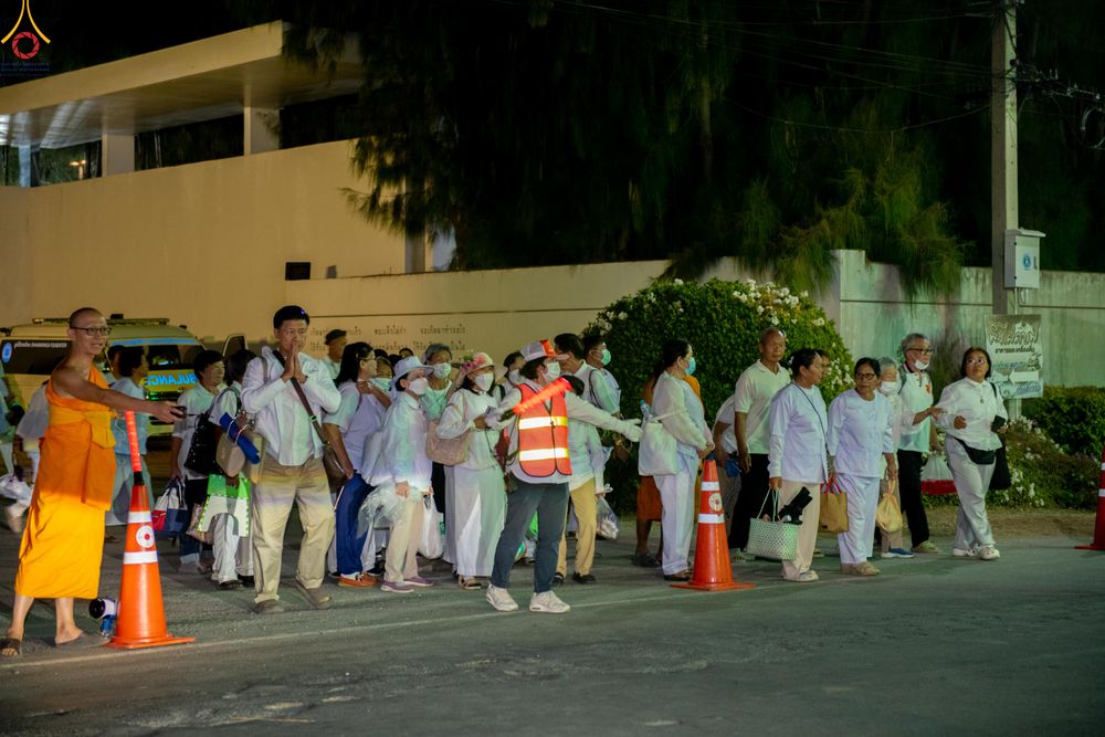 ภาพ No.301583:ภาพเบื้องหลังอาสาสมัครรวมใจ ชุดที่ 4 ในโครงการธรรมยาตรา กตัญญูบูชา มหาปูชนียาจารย์ พระมงคลเทพมุนี(สด จนฺทสโร) พระผู้ปราบมาร อนุสรณ์สถาน 7 แห่ง ปีที่ 14