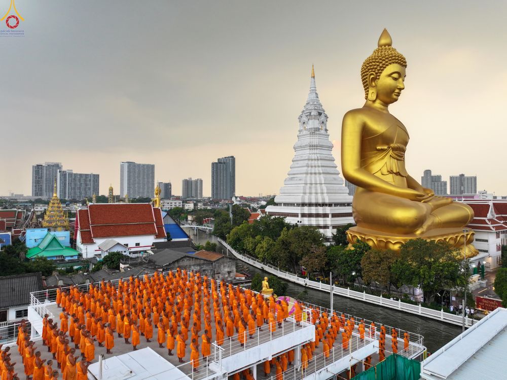 ภาพ No.300060:วันที่ 22 มกราคม พ.ศ.2569 พระธรรมยาตราปฏิบัติธรรม และถ่ายภาพหมู่ประวัติศาสตร์ ณ อาคารธรรมยาตรา กตัญญูบูชามหาปูชนียาจารย์  ตรงข้ามวัดปากน้ำภาษีเจริญ จ.กรุงเทพมหานคร ในโครงการธรรมยาตรา กตัญญูบูชา มหาปูชนียาจารย์ พระมงคลเทพมุนี(สด จนฺทสโร) พระผู้ปราบมาร อนุ