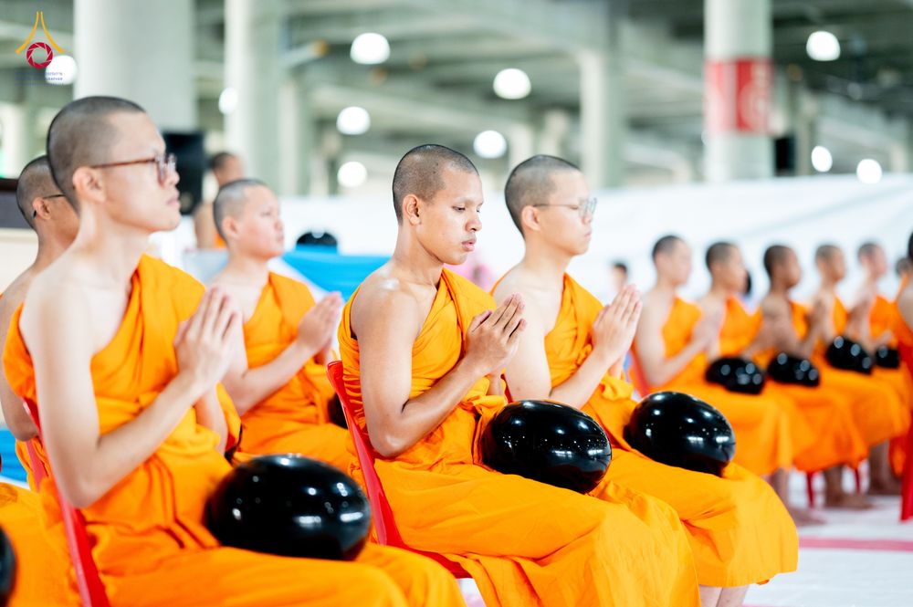 ภาพ No.336053:วันที่ 20 มิถุนายน พ.ศ. 2569 พิธีตักบาตรฉลองพระใหม่ โครงการอุปสมบทธรรมทายาทอุดมศึกษา รุ่นที่ 53