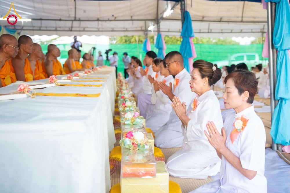 ภาพ No.290785:วันที่ 9 มกราคม พ.ศ. 2569 พิธีถวายภัตตาหารเป็นสังฆทาน แด่พระธรรมยาตรา ณ อนุสรณ์สถานคลองบางนางแท่น อ.สามพราน จ.นครปฐม ในโครงการธรรมยาตรา กตัญญูบูชา มหาปูชนียาจารย์ พระมงคลเทพมุนี(สด จนฺทสโร) พระผู้ปราบมาร อนุสรณ์สถาน 7 แห่ง ปีที่ 14