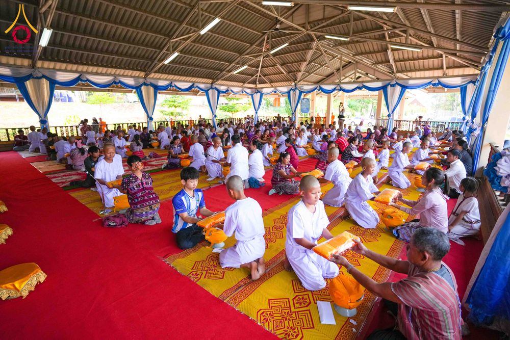 ภาพ No.317684:วันพฤหัสบดีที่ ๒ เมษายน พ.ศ.๒๕๖๙ พิธีบรรพชาสามเณรภาคฤดูร้อน น้อมบูชาธรรมอายุวัฒนมงคล ๘๒ ปี หลวงพ่อธัมมชโย และ ถวายเป็นพระราชกุศลแด่ สมเด็จพระกนิษฐาธิราชเจ้ากรมสมเด็จพระเทพรัตน์ราชสุดาฯ สยามบรมราชกุมารี รุ่นที่ ๑๓ ณ วัดทุ่งเจริญธรรม อำเภออมก๋อย จังหวัดเชี