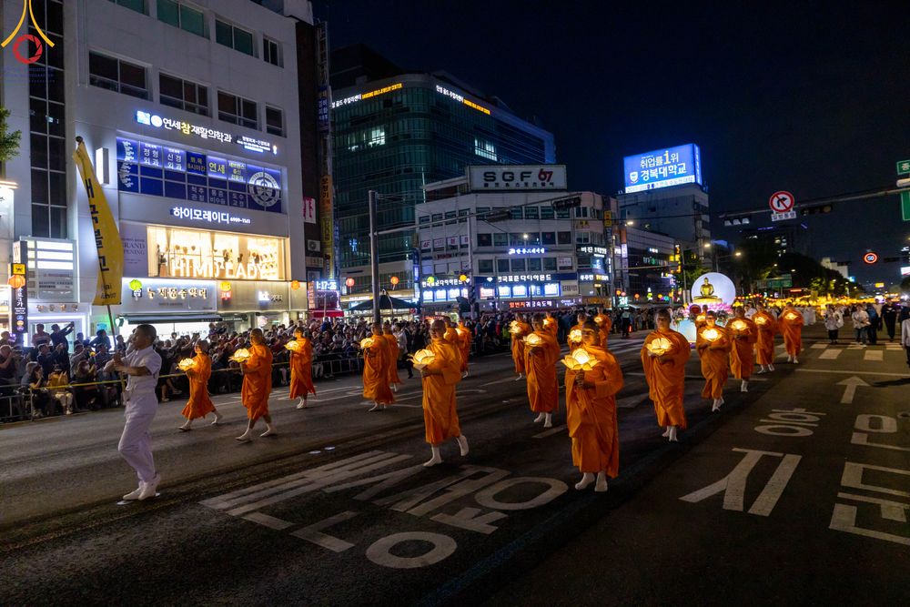 ภาพ No.81108:Lotus Lantern Festival 2023  เทศกาลโคมดอกบัว เนื่องในวันวิสาขบูชา   ของชาวพุทธทุกชาติ ทุกนิกาย ในสาธารณรัฐเกาหลีใต้ วันที่ 20-21 พฤษภาคม พ.ศ. 2566
