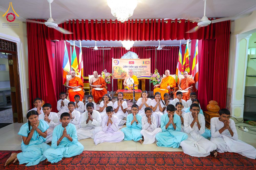 ภาพ No.317857:วันที่ 1 เมษายน พ.ศ. 2569 พิธีสวดธัมมจักกัปปวัตตนสูตรนานาชาติ ในวันพระใหญ่ ขึ้น 15 ค่ำ เดือน 5 (Poya Day)  ณ ศรีธรรมนันทะปิริเวนะ เเละ  วัดวิมลวิหาร นาวละ ประเทศศรีลังกา