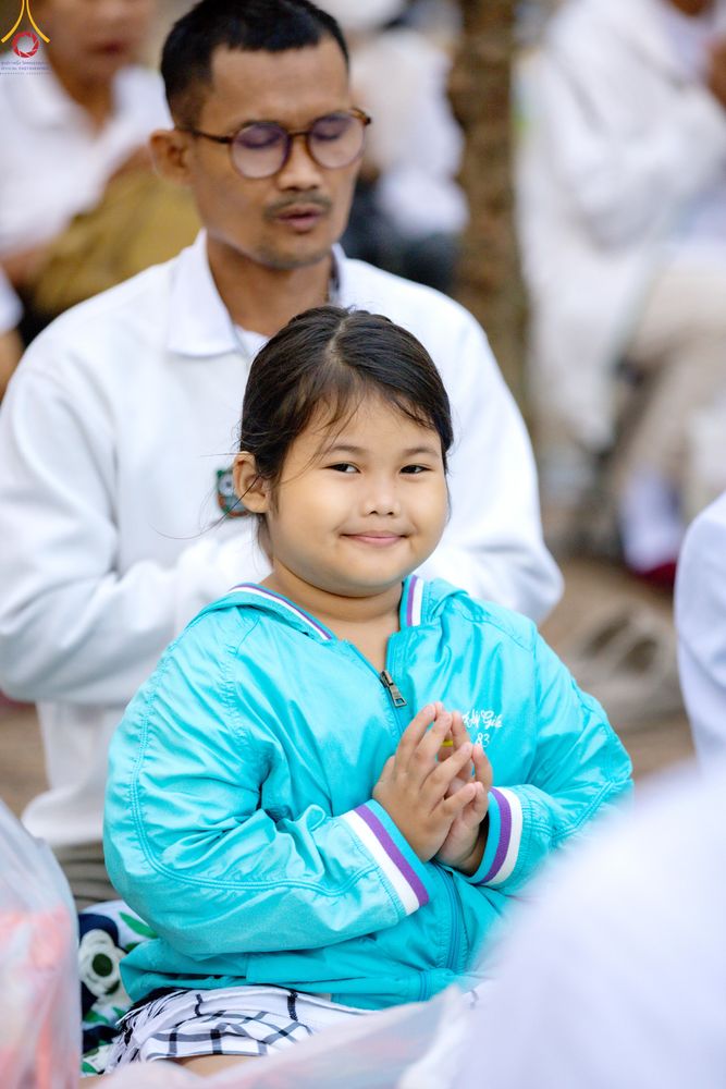 ภาพ No.289253:วันที่ 7 มกราคม พ.ศ. 2569 พิธีตักบาตรพระธรรมยาตรา ณ อนุสรณ์สถานลำดับที่ 1 สถานที่เกิดด้วยรูปกายเนื้อ อนุสรณ์สถานมหาวิหารพระมงคลเทพมุนี (โลตัสแลนด์) อ.สองพี่น้อง จ.สุพรรณบุรี ในโครงการธรรมยาตรา กตัญญูบูชา มหาปูชนียาจารย์ พระมงคลเทพมุนี(สด จนฺทสโร) พระผู้ป