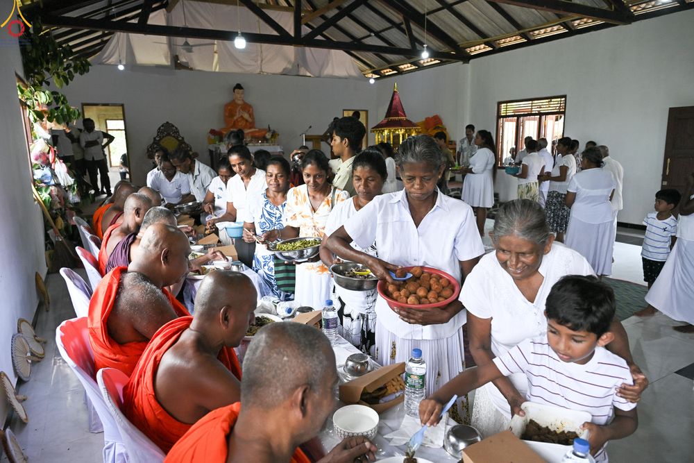 ภาพ No.278830:วันที่ 1 พฤศจิกายน  2568  กฐินสมทบวัดต่างประเทศ โดยคณะศิษยานุศิษย์ บูชาธรรม 81 ปี หลวงพ่อธัมมชโย ณ วัดธรรมรักษิตาราม ประเทศศรีลังกา