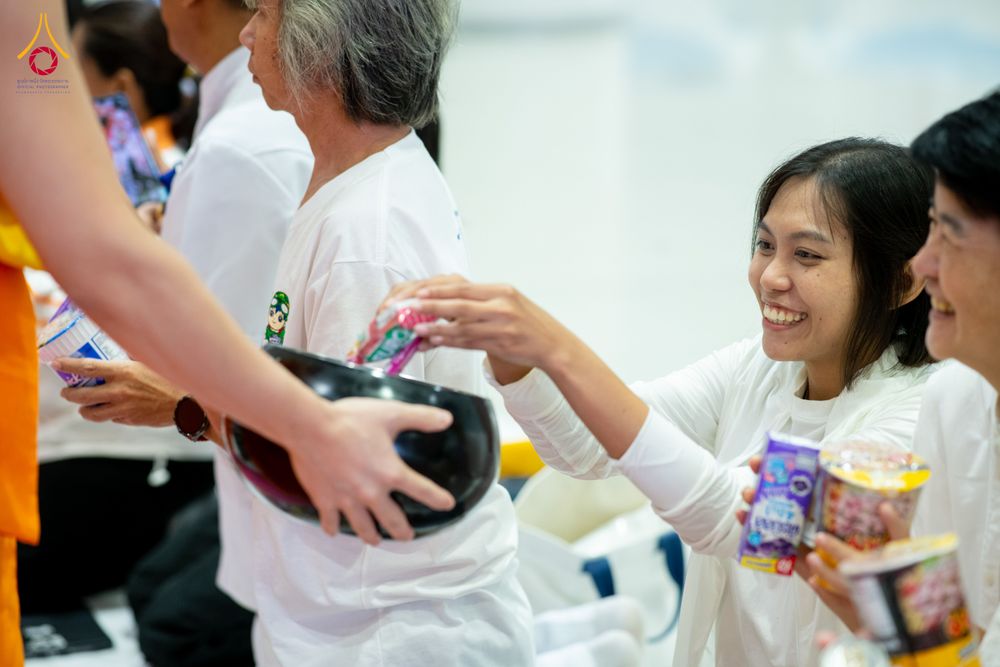 ภาพ No.322891:วันเสาร์ที่ 18 เมษายน พ.ศ. 2569 ตักบาตรฉลองพระใหม่ โครงการอุปสมบทหมู่ธรรมทายาท ระดับอุดมศึกษา รุ่นที่ 53 ภาคฤดูร้อน  ณ ฟ้องปฏิบัติธรรม ชั้นลอย 1/2 มหารัตนวิหารคด คอร์ 13 วัดพระธรรมกาย