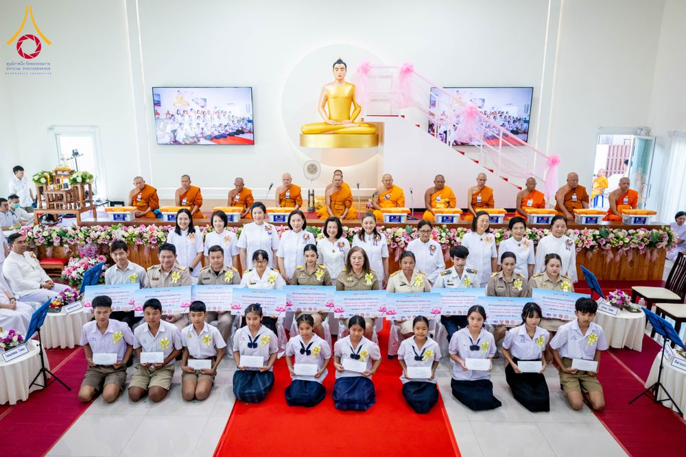ภาพ No.290287:วันอังคารที่ 6 มกราคม พ.ศ. 2569 พิธีเจริญพุทธมนต์ ปฏิบัติธรรม มอบทุนการศึกษา ถวายสังฆทาน 142 วัด ณ ศูนย์ปฏิบัติธรรมพระมงคลเทพมุนี อ.สองพี่น้อง จ.สุพรรณบุรี