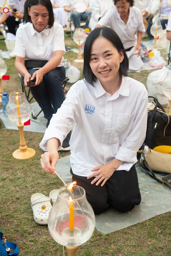 ภาพ No.297053:วันที่ 17 มกราคม พ.ศ. 2569 พิธีจุดประทีปถวายเป็นพุทธบูชา และบูชาธรรมมหาปูชนียาจารย์ (ภาพชุดที่ 2) ณ วัดโบสถ์บน ต.บางคูเวียง จ.นนทบุรี อนุสรณ์สถานลำดับที่ 4 สถานที่เกิดด้วยกายธรรม ในโครงการธรรมยาตรา กตัญญูบูชา มหาปูชนียาจารย์ พระมงคลเทพมุนี(สด จนฺทสโร) พร