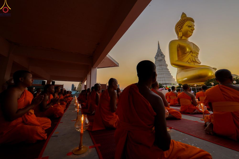 ภาพ No.302888:วันที่ 24 มกราคม พ.ศ. 2569 พิธีจุดประทีปธรรมถวายเป็นพุทธบูชา  และบูชาธรรมมหาปูชนียาจารย์  ณ อาคารธรรมยาตรา กตัญญูบูชามหาปูชนียาจารย์  ตรงข้ามวัดปากน้ำภาษีเจริญ จ.กรุงเทพมหานคร ในโครงการธรรมยาตรา กตัญญูบูชา มหาปูชนียาจารย์ พระมงคลเทพมุนี(สด จนฺทสโร) พระผู