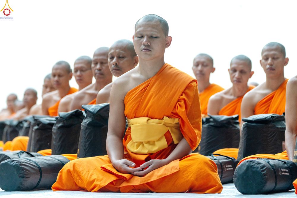 ภาพ No.288438:วันที่ 4 มกราคม พ.ศ. 2569 พระธรรมยาตราปฏิบัติธรรม และถ่ายภาพหมู่ประวัติศาสตร์ ในโครงการธรรมยาตรา กตัญญูบูชา มหาปูชนียาจารย์ พระมงคลเทพมุนี(สด จนฺทสโร) พระผู้ปราบมาร อนุสรณ์สถาน 7 แห่ง ปีที่ 14 ณ อนุสรณ์สถานมหาวิหารพระมงคลเทพมุนี (โลตัสแลนด์) อ.สองพี่น้อง