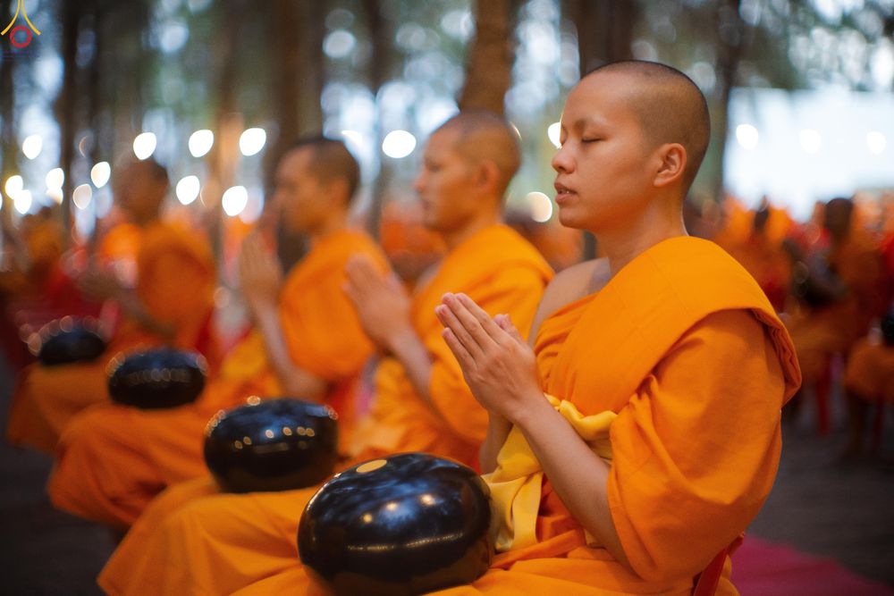 ภาพ No.289219:วันที่ 7 มกราคม พ.ศ. 2569 พิธีตักบาตรพระธรรมยาตรา ณ อนุสรณ์สถานลำดับที่ 1 สถานที่เกิดด้วยรูปกายเนื้อ อนุสรณ์สถานมหาวิหารพระมงคลเทพมุนี (โลตัสแลนด์) อ.สองพี่น้อง จ.สุพรรณบุรี ในโครงการธรรมยาตรา กตัญญูบูชา มหาปูชนียาจารย์ พระมงคลเทพมุนี(สด จนฺทสโร) พระผู้ป