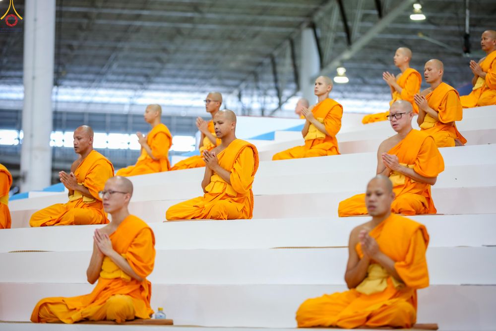 ภาพ No.311419:วันอาทิตย์ต้นเดือนที่ 1 มีนาคม พ.ศ.2569 พิธีตักบาตร และ พิธีบูชาข้าวพระ ณ สภาธรรมกายสากล วัดพระธรรมกาย