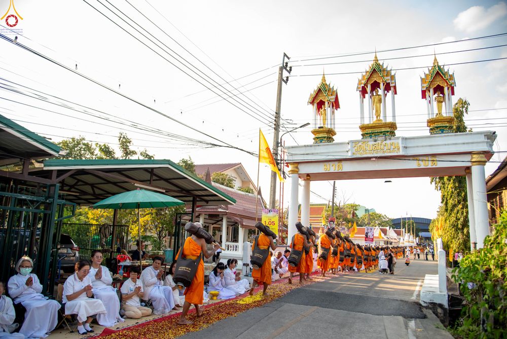 ภาพ No.295207:วันที่ 16 มกราคม พ.ศ. 2569 พิธีต้อนรับพระธรรมยาตรา อนุสรณ์สถานลำดับที่ 4 (ภาพชุดที่ 2) สถานที่เกิดด้วยกายธรรม ณ วัดโบสถ์บน ต.บางคูเวียง จ.นนทบุรี ในโครงการธรรมยาตรา กตัญญูบูชา มหาปูชนียาจารย์ พระมงคลเทพมุนี(สด จนฺทสโร) พระผู้ปราบมาร อนุสรณ์สถาน 7 แห่ง ปี