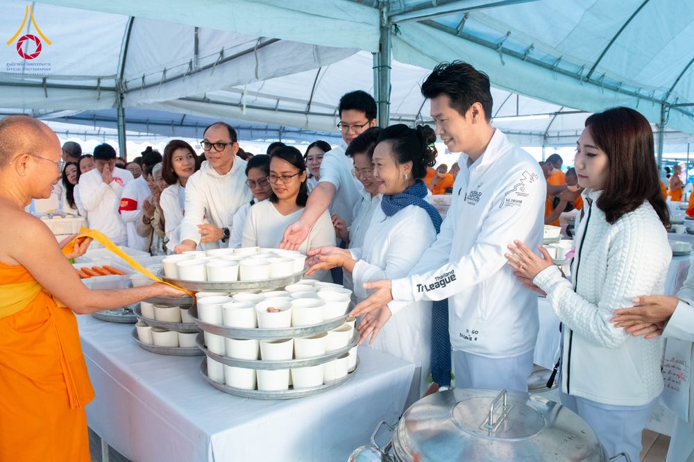 ภาพ No.291394:วันที่ 10 มกราคม พ.ศ. 2569 พิธีถวายภัตตาหารเป็นสังฆทาน แด่พระธรรมยาตรา ณ อนุสรณ์สถานคลองบางนางแท่น อ.สามพราน จ.นครปฐม ในโครงการธรรมยาตรา กตัญญูบูชา มหาปูชนียาจารย์ พระมงคลเทพมุนี(สด จนฺทสโร) พระผู้ปราบมาร อนุสรณ์สถาน 7 แห่ง ปีที่ 14