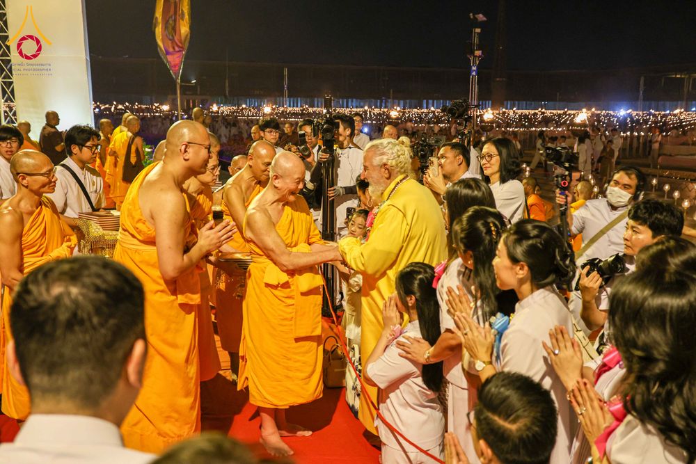 ภาพ No.312470:วันอังคารที่ 3 มีนาคม พ.ศ.2569 พิธีเวียนประทักษิณและจุดมาฆประทีป (ภาพชุดที่ 2) ณ ลานธรรมพระมหาธรรมกายเจดีย์ วัดพระธรรมกาย