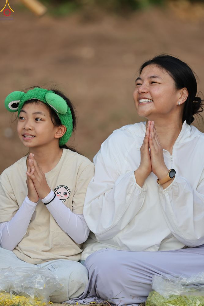 ภาพ No.287915:วันที่ 3 มกราคม พ.ศ. 2569 พิธีต้อนรับพระธรรมยาตรา ครั้งที่ 2 (ภาพชุดที่ 2) ในโครงการธรรมยาตรา กตัญญูบูชา มหาปูชนียาจารย์ พระมงคลเทพมุนี(สด จนฺทสโร) พระผู้ปราบมาร อนุสรณ์สถาน 7 แห่ง ปีที่ 14 ณ อนุสรณ์สถานมหาวิหารพระมงคลเทพมุนี (โลตัสแลนด์) อ.สองพี่น้อง จ.