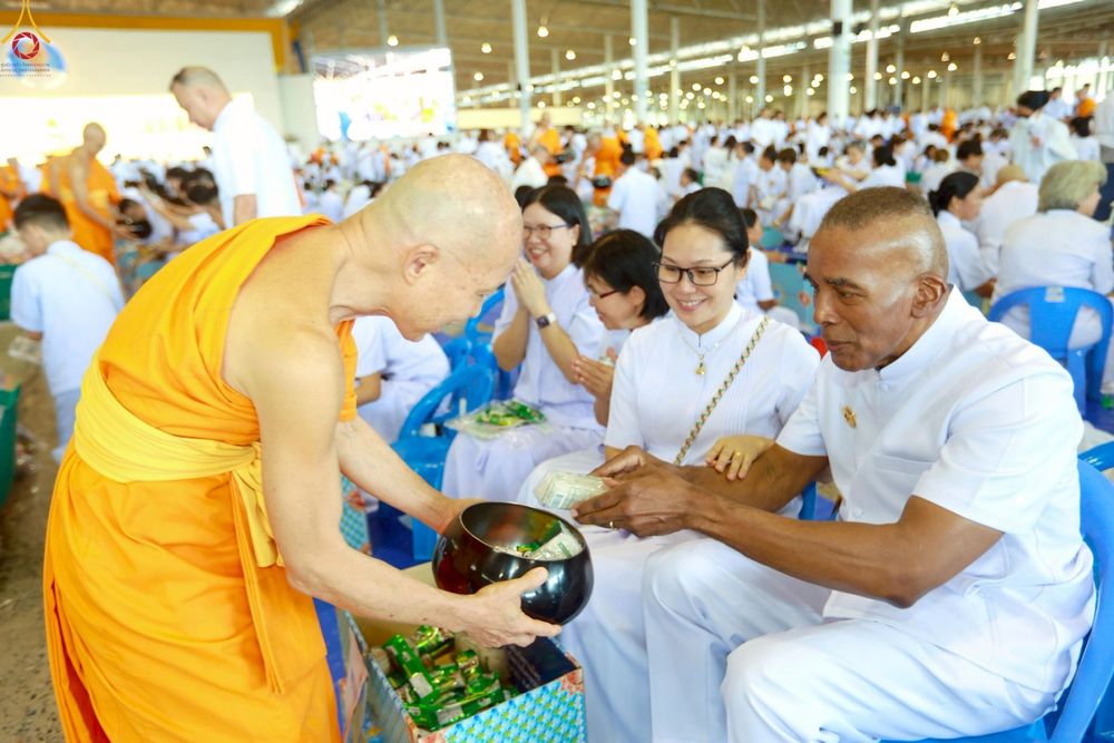 ภาพ No.263959:วันอาทิตย์ที่ 2 พฤศจิกายน พ.ศ. 2568 พิธีตักบาตรอาทิตย์ต้นเดือน ณ บ้านแก้วเรือนทองคุณยายฯ วัดพระธรรมกาย