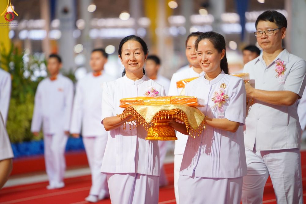 ภาพ No.160214:พิธีทอดผ้าป่าสมทบกฐินวัดพระธรรมกาย และสมทบกฐิน 30,000 วัดทั่วไทย ครั้งที่ 3 ณ สภาธรรมกายสากล วัดพระธรรมกาย วันพฤหัสบดีที่ 10 ตุลาคม พ.ศ. 2567