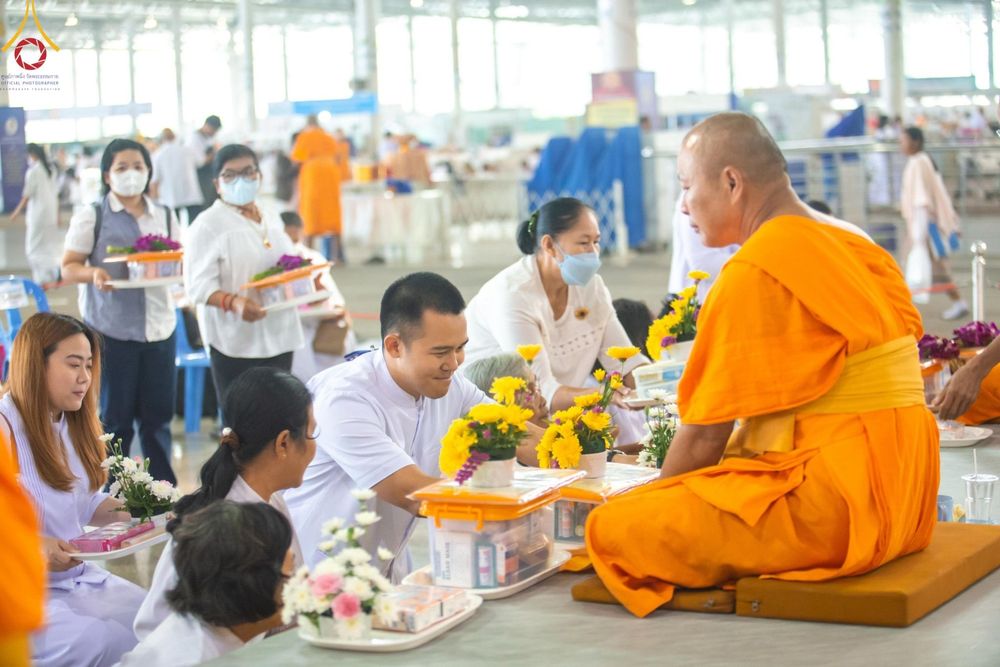 ภาพ No.205946:พิธีตักบาตร และ พิธีบูชาข้าวพระ ในวันอาทิตย์ต้นเดือน 2 กุมภาพันธ์ พ.ศ. 2568 ณ สภาธรรมกายสากล วัดพระธรรมกาย