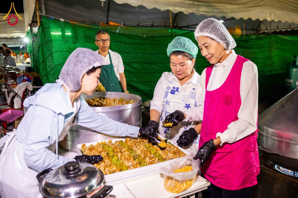 ภาพ No.301720:วันที่ 24 มกราคม พ.ศ. 2569 พิธีถวายภัตตาหารเป็นสังฆทาน แด่พระธรรมยาตรา ณ อนุสรณ์สถานบางปลา วัดบางปลา อำเภอบางเลน จังหวัดนครปฐม ในโครงการธรรมยาตรา กตัญญูบูชา มหาปูชนียาจารย์ พระมงคลเทพมุนี(สด จนฺทสโร) พระผู้ปราบมาร อนุสรณ์สถาน 7 แห่ง ปีที่ 14