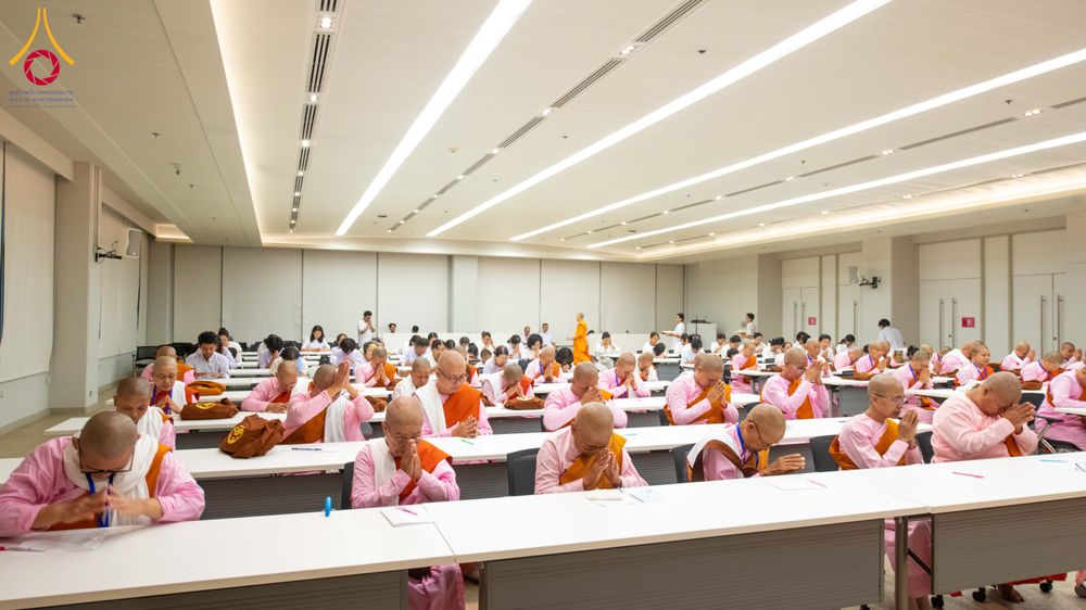 ภาพ No.325346:วันที่ 24 เมษายน พ.ศ.2569  หลวงพ่อทัตตชีโว รองเจ้าอาวาสวัดพระธรรมกาย ถวายการต้อนรับและปฏิสันถารคณะแม่ชีชาวเมียนมา