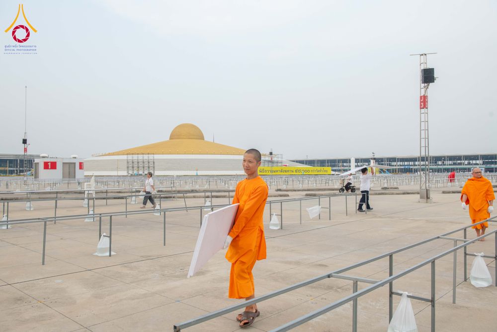 ภาพ No.326343:วันที่ 26 -27 เมษาบน พ.ศ.2569 การเก็บงานแผ่นหน้าโต๊ะที่ลานธรรม งานถวายมหาสังฆทาน 40,000 กว่าวัดทั่วประเทศ ณ ลานธรรม วัดพระธรรมกาย