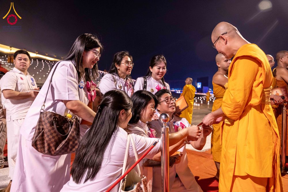 ภาพ No.312473:วันอังคารที่ 3 มีนาคม พ.ศ.2569 พิธีเวียนประทักษิณและจุดมาฆประทีป (ภาพชุดที่ 2) ณ ลานธรรมพระมหาธรรมกายเจดีย์ วัดพระธรรมกาย