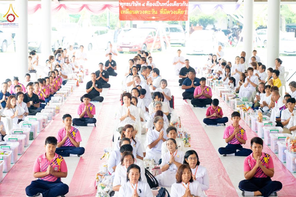 ภาพ No.337037:วันเสาร์ที่ 27 มิถุนายน พ.ศ. 2569 พิธีตักบาตรแด่คณะสงฆ์ 323 วัด 4 จังหวัดชายแดนภาคใต้ พิธีถวายสังฆทานแด่คณะสงฆ์ 323 วัด ปีที่ 22 ครั้งที่ 186 พิธีมอบกองทุนหนุนแรงใจช่วยครูใต้ ปีที่ 19 ครั้งที่ 149 และพิธีทำบุญอุทิศส่วนกุศลให้ผู้วายชนม์ 