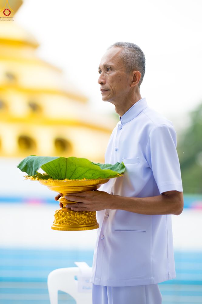 ภาพ No.330503:วันที่ 30 พฤษภาคม พ.ศ.2569 พิธีตัดปอยผมและปลงผม อุบาสกอุปสมบทอุทิศชีวิต 11 ท่าน (ภาพชุดที่ 2) ณ โบสถ์พระไตรปิฎก วัดพระธรรมกาย จังหวัดปทุมธานี