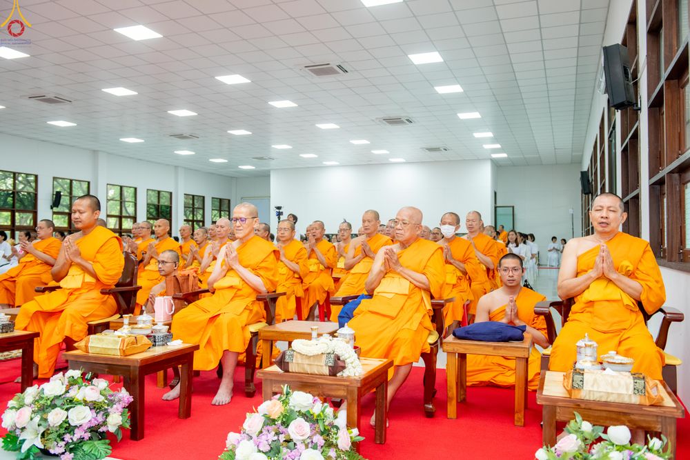 ภาพ No.342968:วันอาทิตย์ที่ 9 สิงหาคม พ.ศ.2569 พิธีมอบพัด ตั้งฐานานุกรม พระราชภาวนาวชิรวิเทศ วิ. ณ ห้องอาคารปลูกศรัทธา 2 วัดพระธรรมกาย