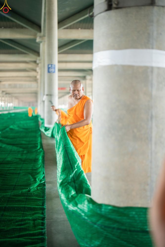 ภาพ No.322376:วันที่ 16 เมษายน พ.ศ.2569 การจัดเตรียมเบาะรองนอน เช็ดทำความสะอาด  เพื่องานถวายมหาสังฆทาน 40,000 กว่าวัดทั่วประเทศ วันคุ้มครองโลก 22 เมษายน พ.ศ.2569 วัดพระธรรมกาย