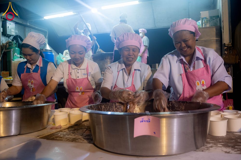 ภาพ No.297807:วันที่ 19 มกราคม พ.ศ. 2569 พิธีถวายภัตตาหารเป็นสังฆทาน แด่พระธรรมยาตรา ณ อนุสรณ์สถานบางปลา วัดบางปลา อำเภอบางเลน จังหวัดนครปฐม ในโครงการธรรมยาตรา กตัญญูบูชา มหาปูชนียาจารย์ พระมงคลเทพมุนี(สด จนฺทสโร) พระผู้ปราบมาร อนุสรณ์สถาน 7 แห่ง ปีที่ 14