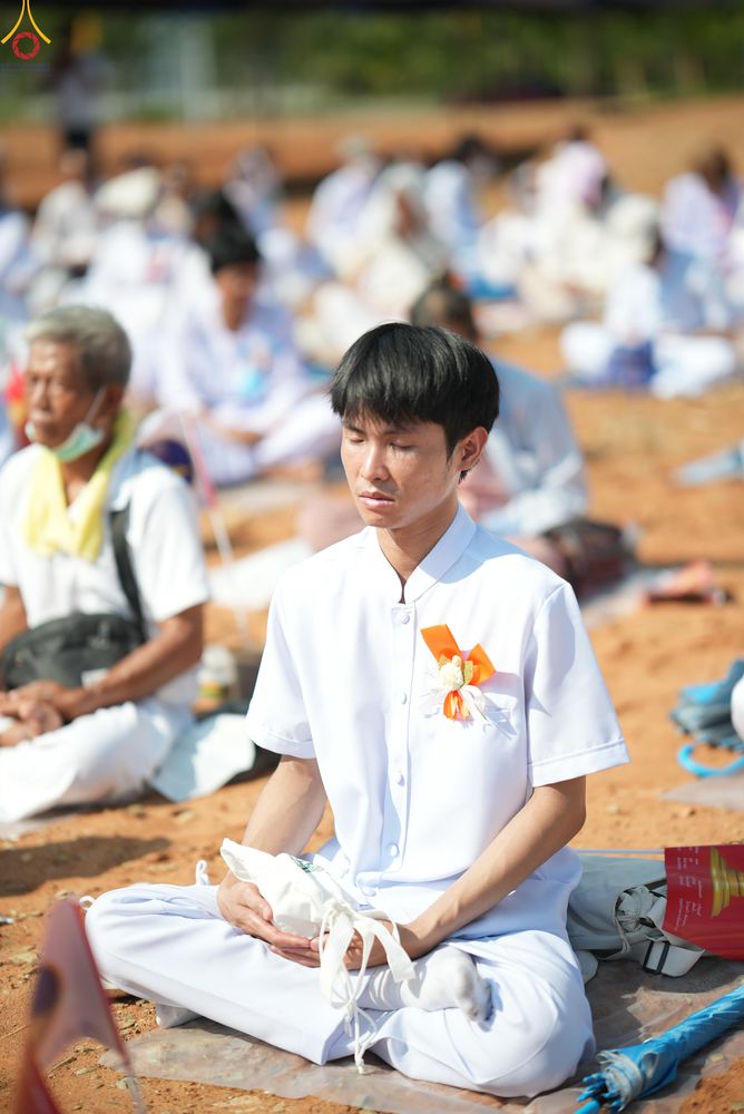 ภาพ No.326875:วันศุกร์ที่ ๑ พฤษภาคม พ.ศ.๒๕๖๙ พิธีทอดผ้าป่า สถาปนาองค์พระเจดีย์เพื่อสร้างสันติภาพโลก และ พิธีโปรยรัตนชาติ กลั่นแผ่นดิน  โปรยทราย เป็นปฐมฤกษ์ ณ ศูนย์ปฏิบัติธรรมเถินเทิดธรรม ต.แม่ปะ อ.เถิน จ.ลำปาง