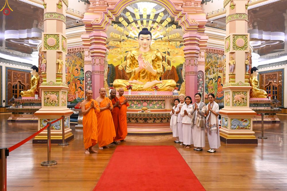 ภาพ No.284283:วันที่ 28 ตุลาคม พ.ศ.2568 กฐินสมทบต่างประเทศ โดยคณะศิษยานุศิษย์ บูชาธรรม 81 ปี หลวงพ่อธัมมชโย ณ วัดมหาเมฆนาวา ศรีลังกา