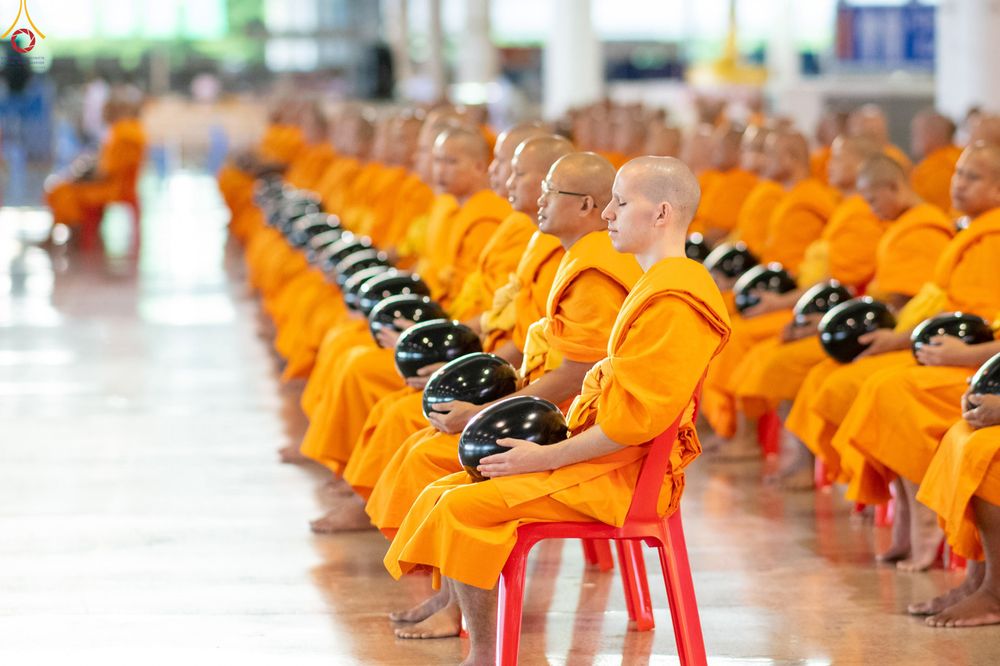 ภาพ No.345330:วันพฤหัสบดีที่ 27 สิงหาคม พ.ศ.2569 พิธีตักบาตรในวันธรรมชัย ณ สภาธรรมกายสากล วัดพระธรรมกาย ปทุมธานี