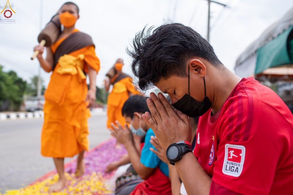 ภาพ No.68980:พิธีต้อนรับพระธรรมยาตรา ในโครงการธรรมยาตรากตัญญูบูชา มหาปูชนียาจารย์ พระมงคลเทพมุนี(สด จนฺทสโร) พระผู้ปราบมาร อนุสรณ์สถาน 7 แห่ง ปีที่ 11 วันที่ 3 มกราคม พ.ศ. 2566 ณ อนุสรณ์สถานมหาวิหารพระมงคลเทพมุนี จ.สุพรรณบุรี
