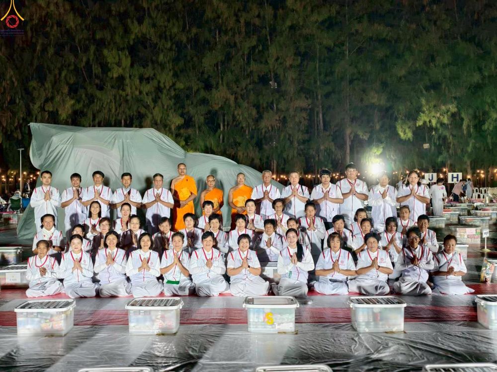 ภาพ No.300663:ภาพเบื้องหลังอาสาสมัครรวมใจ ชุดที่ 3 ในโครงการธรรมยาตรา กตัญญูบูชา มหาปูชนียาจารย์ พระมงคลเทพมุนี(สด จนฺทสโร) พระผู้ปราบมาร อนุสรณ์สถาน 7 แห่ง ปีที่ 14