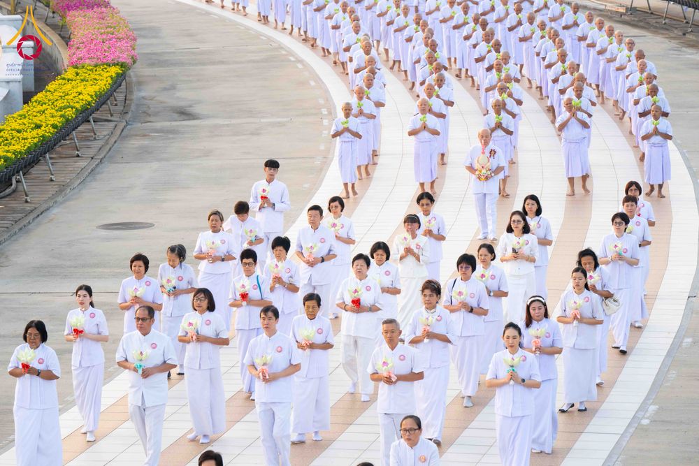 ภาพ No.320807:วันเสาร์ที่ 11 เมษายน พ.ศ.2569 พิธีเวียนประทักษิณ พิธีวันทาเจดีย์ โครงการอุปสมบทหมู่ บูชาธรรมหลวงพ่อธัมมชโย พ.ศ.2569 โครงการอุปสมบทหมู่ธรรมทายาท ระดับอุดมศึกษา รุ่น 53 (ภาคฤดูร้อน) ณ วัดพระธรรมกาย ปทุมธานี