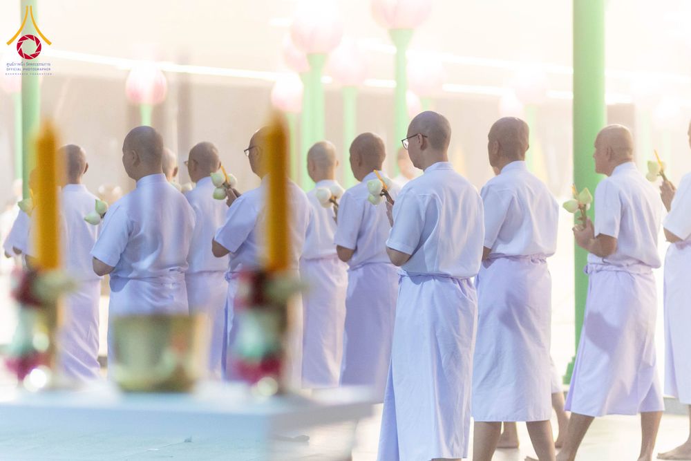 ภาพ No.298031:วันเสาร์ที่ 17 มกราคม พ.ศ. 2569 พิธีบรรพชาอุปสมบท โครงการอุปสมบทหมู่ บูชาธรรมครบ 117 ปี คุณยายอาจารย์มหารัตนอุบาสิกาจันทร์ ขนนกยูง  ณ อุโบสถพระไตรปิฎก วัดพระธรรมกาย