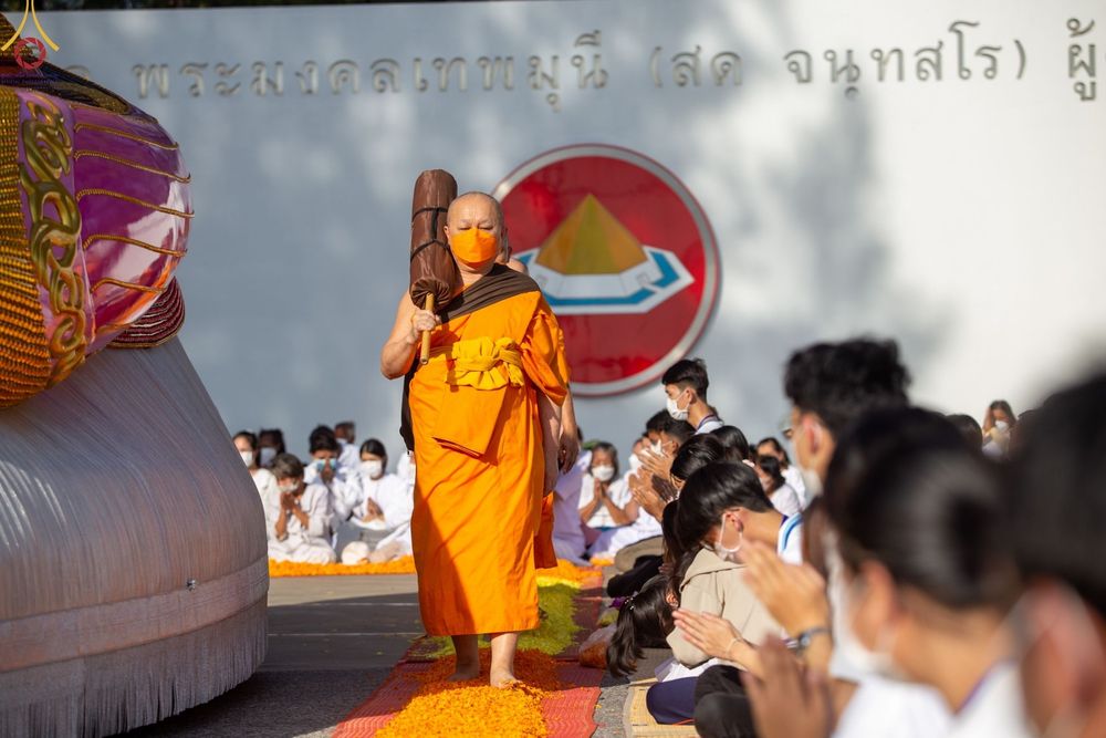 ภาพ No.70671:พิธีต้อนรับพระธรรมยาตรา ในโครงการธรรมยาตรากตัญญูบูชา มหาปูชนียาจารย์ พระมงคลเทพมุนี(สด จนฺทสโร) พระผู้ปราบมาร อนุสรณ์สถาน 7 แห่ง ปีที่ 11 วันที่ 14 มกราคม พ.ศ. 2566 ณ อนุสรณ์สถานลำดับที่ 3 สถานที่เกิดในเพศสมณะ วัดสองพี่น้อง อ.สองพี่น้อง จ.สุพรรณบุรี