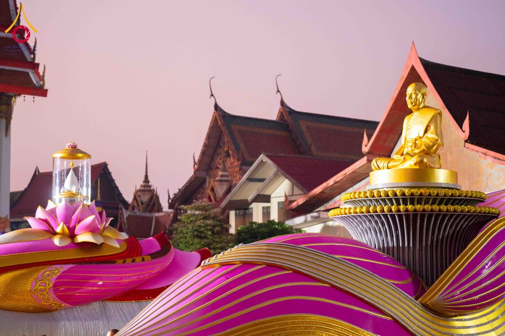 ภาพ No.297262:วันที่ 15 มกราคม พ.ศ.2569 พระธรรมยาตราปฏิบัติธรรมและถ่ายภาพหมู่ประวัติศาสตร์ อนุสรณ์สถานลำดับที่ 4 สถานที่เกิดด้วยกายธรรม  ณ วัดโบสถ์บน ต.บางคูเวียง จ.นนทบุรี ในโครงการธรรมยาตรา กตัญญูบูชา มหาปูชนียาจารย์ พระมงคลเทพมุนี(สด จนฺทสโร) พระผู้ปราบมาร อนุสรณ์ส