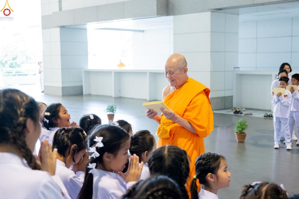 ภาพ No.318409:วันอาทิตย์ต้นเดือนที่ 5 เมษายน พ.ศ.2569 พิธีทอดผ้าป่าสมทบมหาสังฆทาน 40,000 กว่าวัดทั่วประเทศ ณ สภาธรรมกายสากล วัดพระธรรมกาย