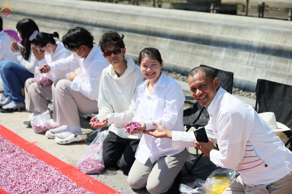 ภาพ No.304061:วันที่ 25 มกราคม พ.ศ. 2569 พิธีต้อนรับพระธรรมยาตรา  รร.สามัคคีราษฏร์บำรุง-วัดพระธรรมกาย ในโครงการธรรมยาตรา กตัญญูบูชา มหาปูชนียาจารย์ พระมงคลเทพมุนี(สด จนฺทสโร) พระผู้ปราบมาร อนุสรณ์สถาน 7 แห่ง ปีที่ 14