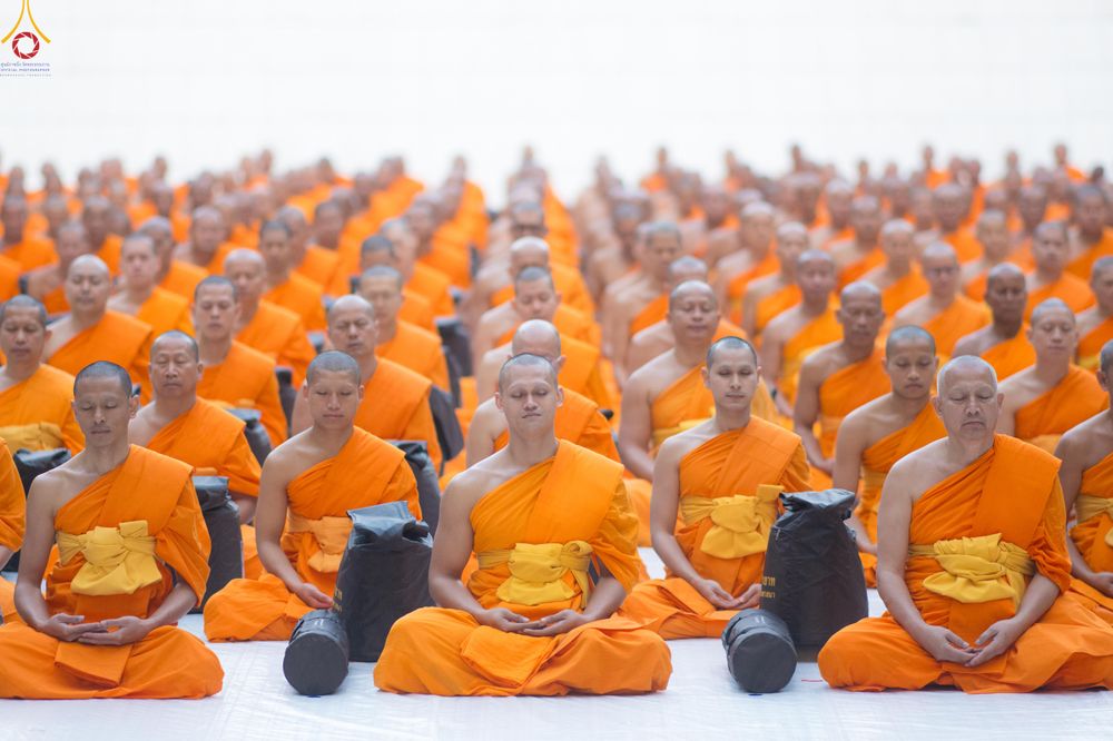 ภาพ No.288427:วันที่ 4 มกราคม พ.ศ. 2569 พระธรรมยาตราปฏิบัติธรรม และถ่ายภาพหมู่ประวัติศาสตร์ ในโครงการธรรมยาตรา กตัญญูบูชา มหาปูชนียาจารย์ พระมงคลเทพมุนี(สด จนฺทสโร) พระผู้ปราบมาร อนุสรณ์สถาน 7 แห่ง ปีที่ 14 ณ อนุสรณ์สถานมหาวิหารพระมงคลเทพมุนี (โลตัสแลนด์) อ.สองพี่น้อง