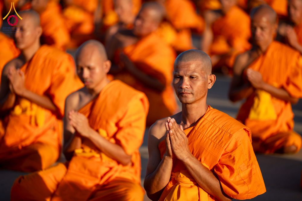 ภาพ No.285302:วันจันทร์ที่ 15 ธันวาคม พ.ศ.2568  บันทึกภาพหมู่ประวัติศาสตร์ โครงการบรรพชาอุปสมบทหมู่  รุ่นบูชาธรรมมหาปูชนียาจารย์ ประจำปี 2568 ณ ลานธรรมมหาธรรมกายเจดีย์ วัดพระธรรมกาย