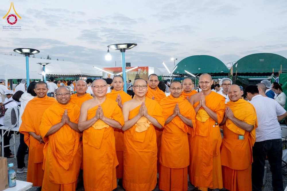 ภาพ No.301769:วันที่ 24 มกราคม พ.ศ. 2569 พิธีถวายภัตตาหารเป็นสังฆทาน แด่พระธรรมยาตรา ณ อนุสรณ์สถานบางปลา วัดบางปลา อำเภอบางเลน จังหวัดนครปฐม ในโครงการธรรมยาตรา กตัญญูบูชา มหาปูชนียาจารย์ พระมงคลเทพมุนี(สด จนฺทสโร) พระผู้ปราบมาร อนุสรณ์สถาน 7 แห่ง ปีที่ 14