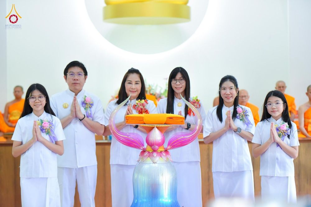 ภาพ No.346571:วันอาทิตย์ที่ 30 สิงหาคม พ.ศ.2569 พิธีทอดผ้าป่า สวดธรรมจักรกัปปวัตนสูตรกลั่นแผ่นดินโปรยรัตนชาติ  สถาปนาองค์พระเจดีย์เพื่อสร้างสันติภาพโลก  ณ ศูนย์ปฏิบัติธรรมพนมสารคาม (เพชรตะวัน) จังหวัดฉะเชิงเทรา