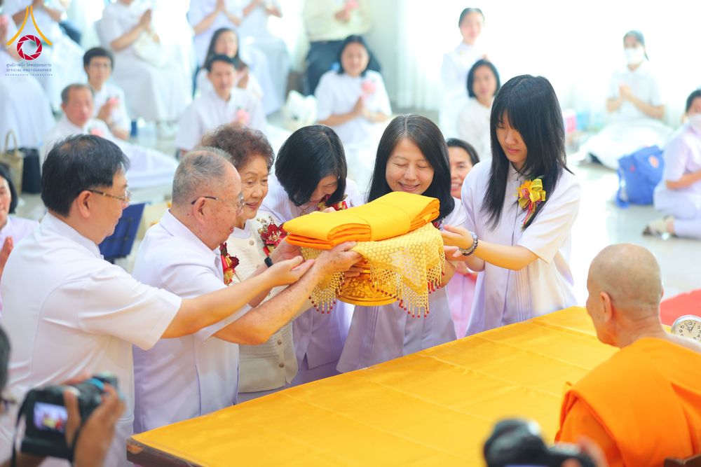 ภาพ No.291164:วันพุธที่ 7 มกราคม พ.ศ. 2569  พิธีบรรจุพระบรมสารีริกธาตุภายในพระเกตุองค์พระประธาน สมโภชพระประธาน พระธรรมกาย พิธีทอดผ้าป่า บุญแสงสว่าง ติดตั้งโซล่าเซล ณ ศูนย์ปฏิบัติธรรมพระมงคลเทพมุนี อ.สองพี่น้อง จ.สุพรรณบุรี