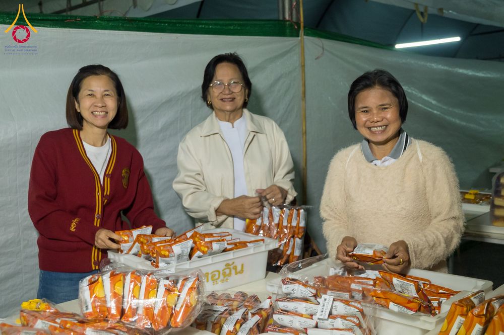 ภาพ No.290720:วันที่ 9 มกราคม พ.ศ. 2569 พิธีถวายภัตตาหารเป็นสังฆทาน แด่พระธรรมยาตรา ณ อนุสรณ์สถานคลองบางนางแท่น อ.สามพราน จ.นครปฐม ในโครงการธรรมยาตรา กตัญญูบูชา มหาปูชนียาจารย์ พระมงคลเทพมุนี(สด จนฺทสโร) พระผู้ปราบมาร อนุสรณ์สถาน 7 แห่ง ปีที่ 14