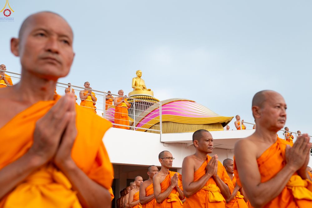 ภาพ No.300042:วันที่ 22 มกราคม พ.ศ.2569 พระธรรมยาตราปฏิบัติธรรม และถ่ายภาพหมู่ประวัติศาสตร์ ณ อาคารธรรมยาตรา กตัญญูบูชามหาปูชนียาจารย์  ตรงข้ามวัดปากน้ำภาษีเจริญ จ.กรุงเทพมหานคร ในโครงการธรรมยาตรา กตัญญูบูชา มหาปูชนียาจารย์ พระมงคลเทพมุนี(สด จนฺทสโร) พระผู้ปราบมาร อนุ